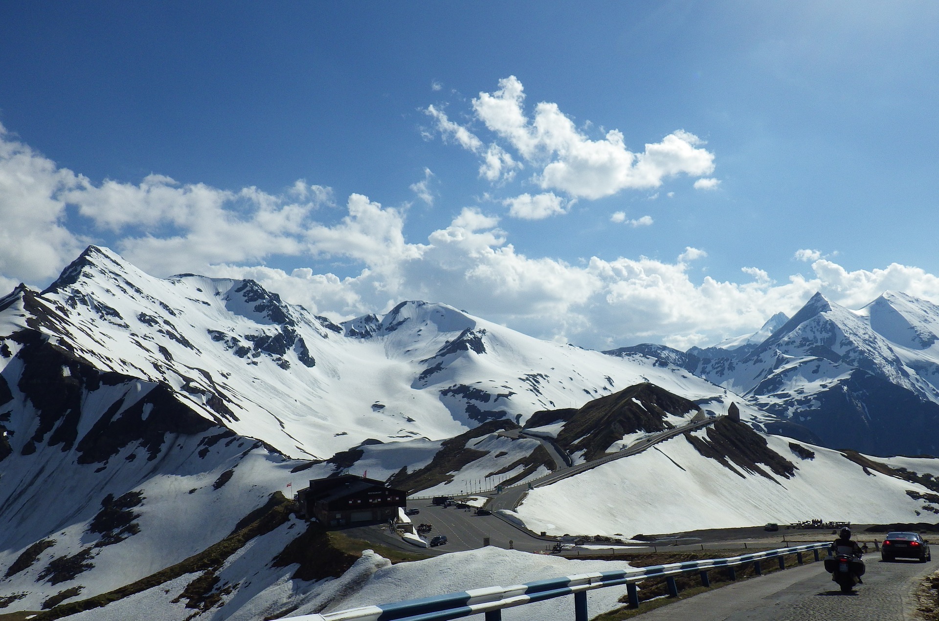 mountains-735018_1920